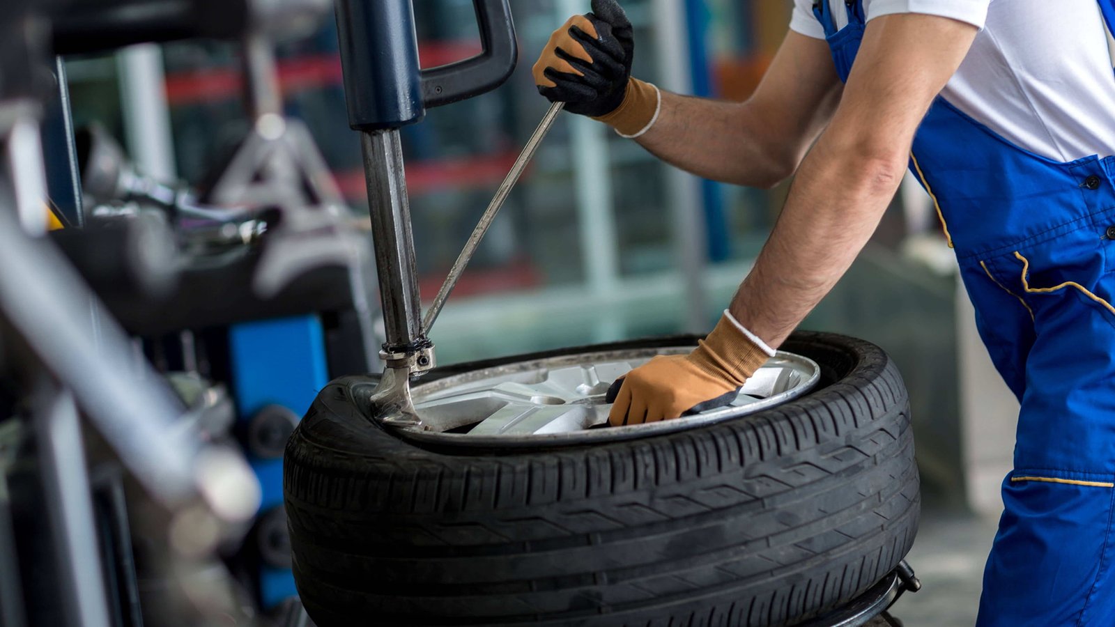 Read more about the article Common Tyre Issues and How a Professional Service Can Fix Them
